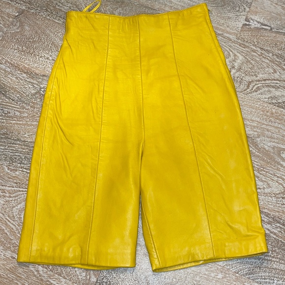 NORTH BEACH MICHAEL HOBAN LEATHER BIKER SHORTS SIZE 3/4